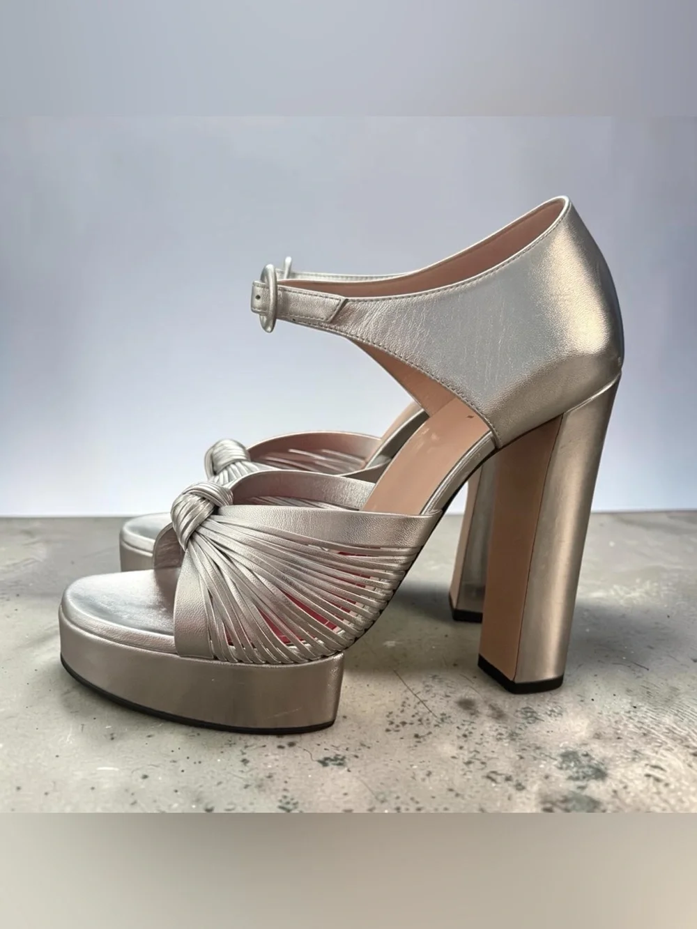 Nwot GUCCI 2019 METALLIC SILVER CRAWFORD LEATHER PLATFORM SANDALS